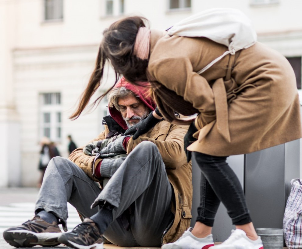 Local Woman Accidentally Nice To Homeless Man After Mistaking Him For A&nbsp;Hipster
